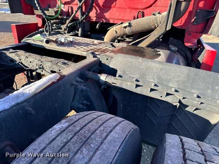 image for item LO9436 2014 Freightliner Cascadia  semi truck