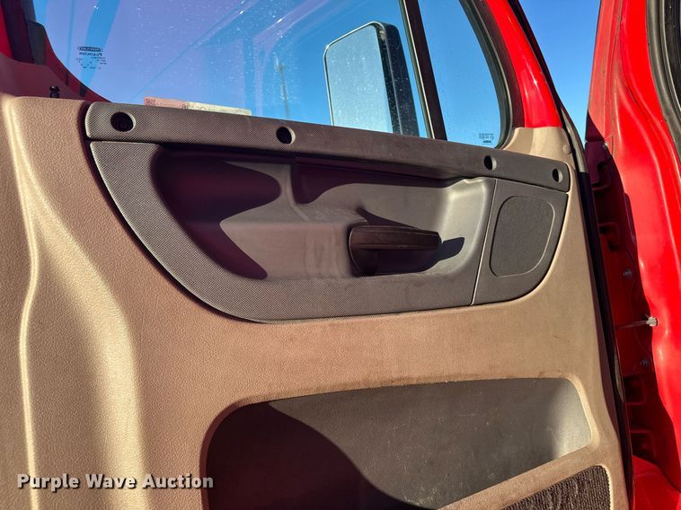 image for item LO9436 2014 Freightliner Cascadia  semi truck