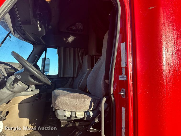 image for item LO9436 2014 Freightliner Cascadia  semi truck