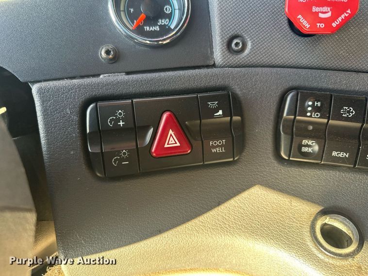 image for item LO9436 2014 Freightliner Cascadia  semi truck