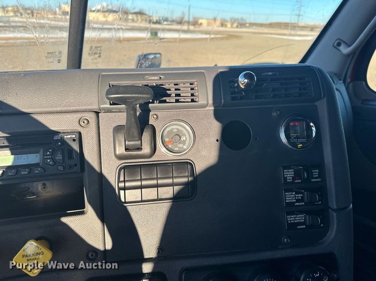 image for item LO9436 2014 Freightliner Cascadia  semi truck