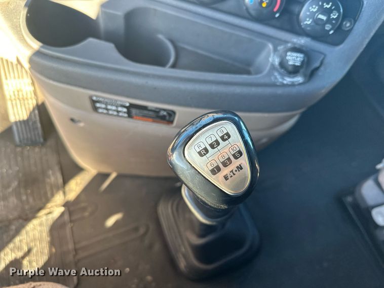 image for item LO9436 2014 Freightliner Cascadia  semi truck