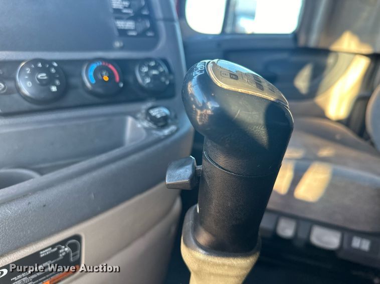 image for item LO9436 2014 Freightliner Cascadia  semi truck