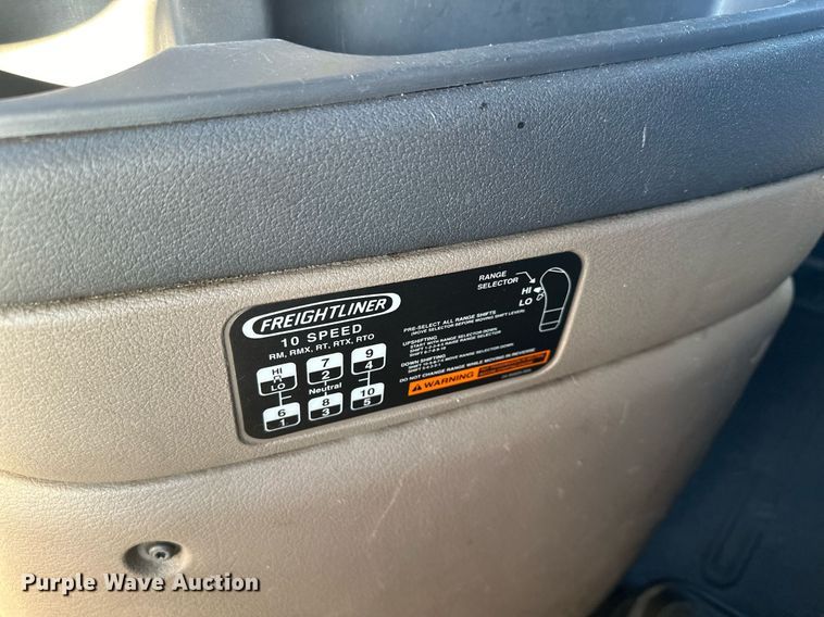 image for item LO9436 2014 Freightliner Cascadia  semi truck