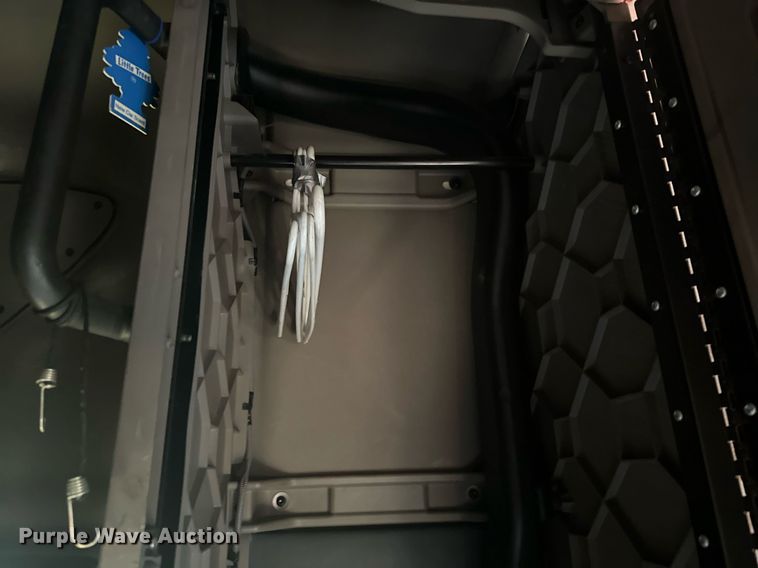 image for item LO9436 2014 Freightliner Cascadia  semi truck