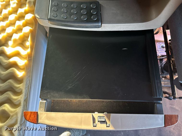 image for item LO9436 2014 Freightliner Cascadia  semi truck