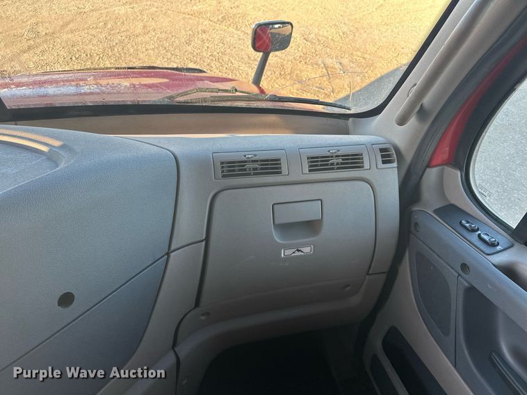 image for item LO9436 2014 Freightliner Cascadia  semi truck