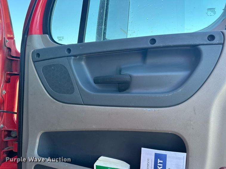 image for item LO9436 2014 Freightliner Cascadia  semi truck