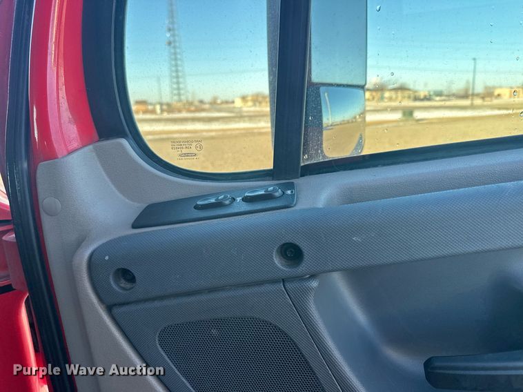 image for item LO9436 2014 Freightliner Cascadia  semi truck