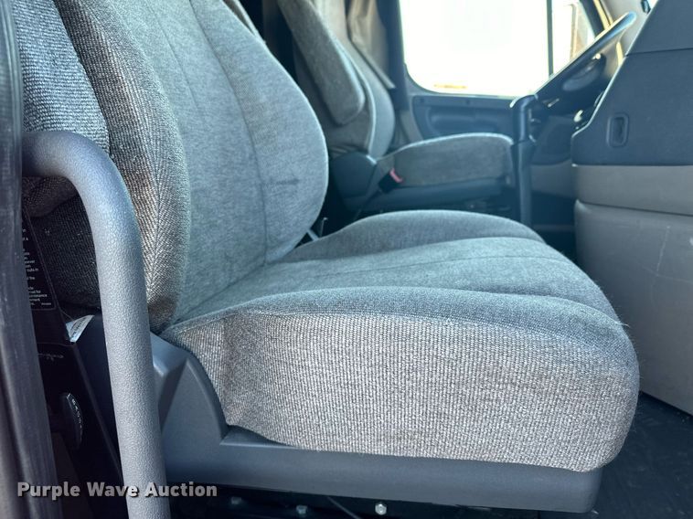 image for item LO9436 2014 Freightliner Cascadia  semi truck