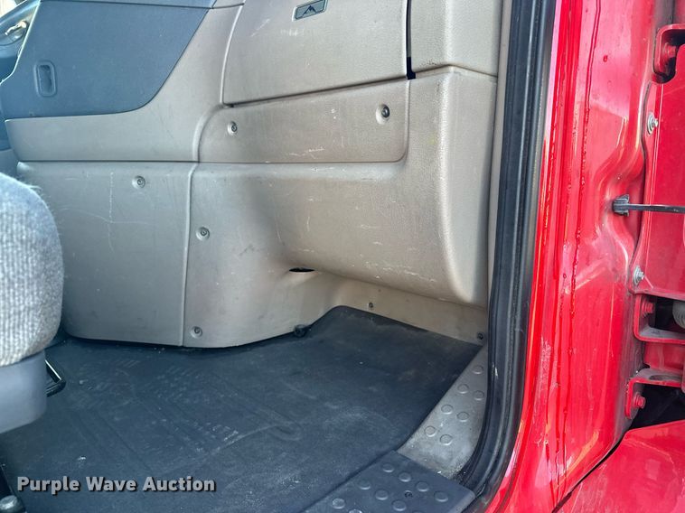 image for item LO9436 2014 Freightliner Cascadia  semi truck