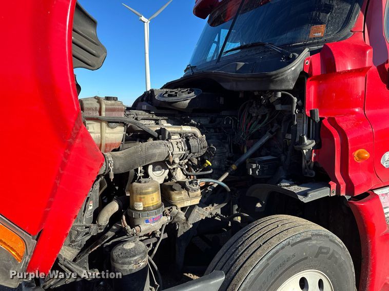 image for item LO9436 2014 Freightliner Cascadia  semi truck