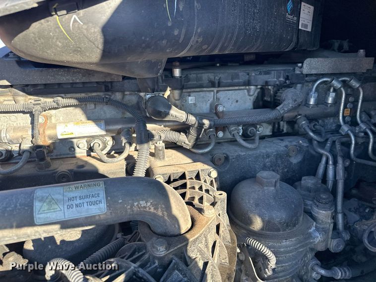 image for item LO9436 2014 Freightliner Cascadia  semi truck