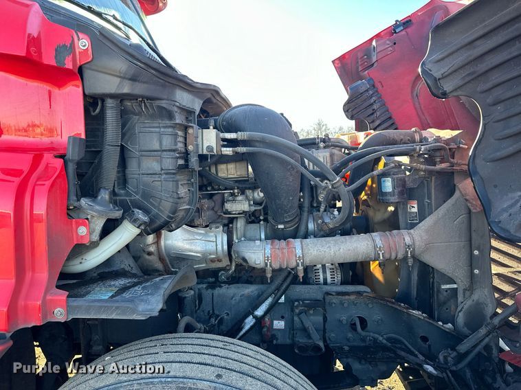 image for item LO9436 2014 Freightliner Cascadia  semi truck