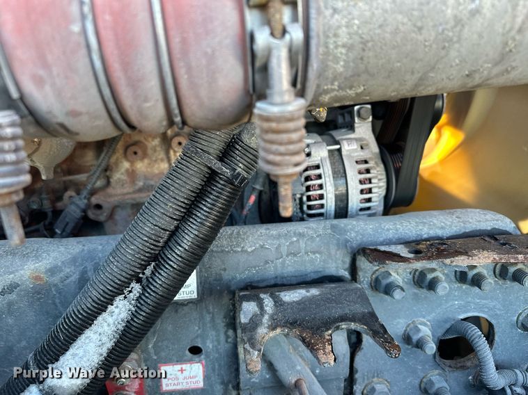 image for item LO9436 2014 Freightliner Cascadia  semi truck