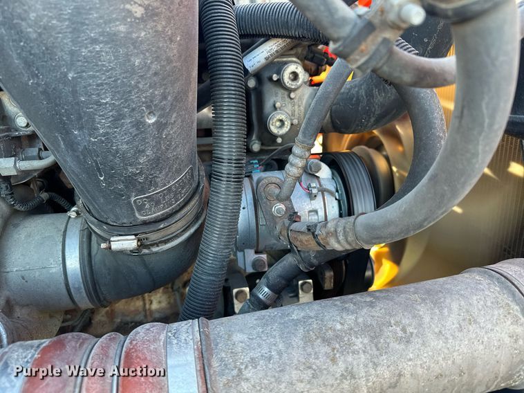 image for item LO9436 2014 Freightliner Cascadia  semi truck