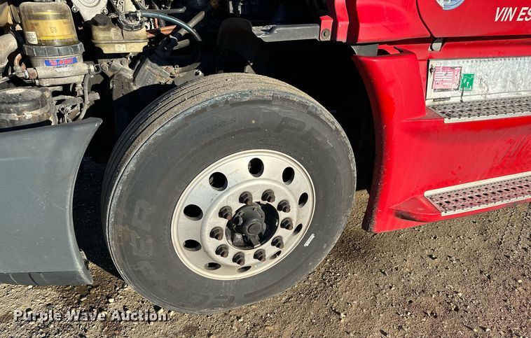 image for item LO9436 2014 Freightliner Cascadia  semi truck