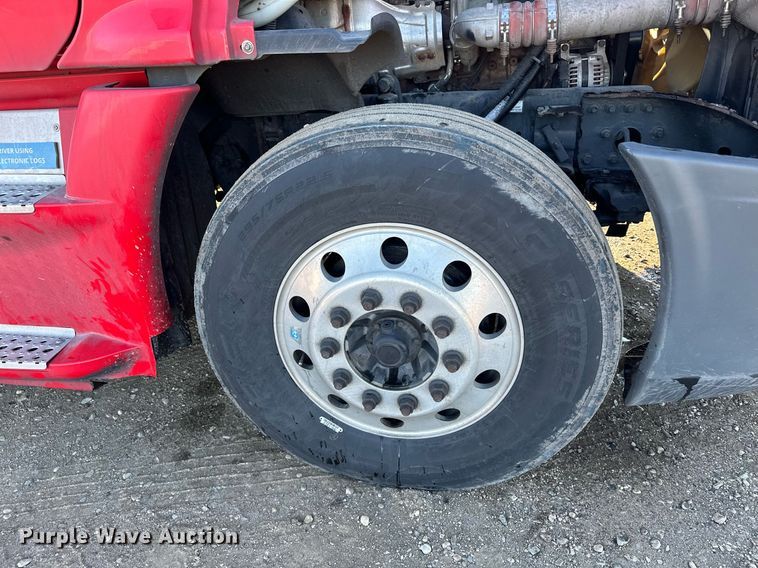 image for item LO9436 2014 Freightliner Cascadia  semi truck