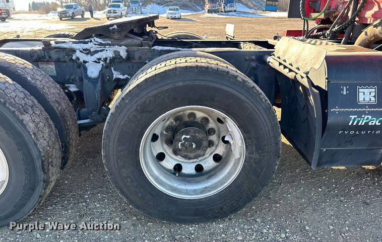 image for item LO9436 2014 Freightliner Cascadia  semi truck