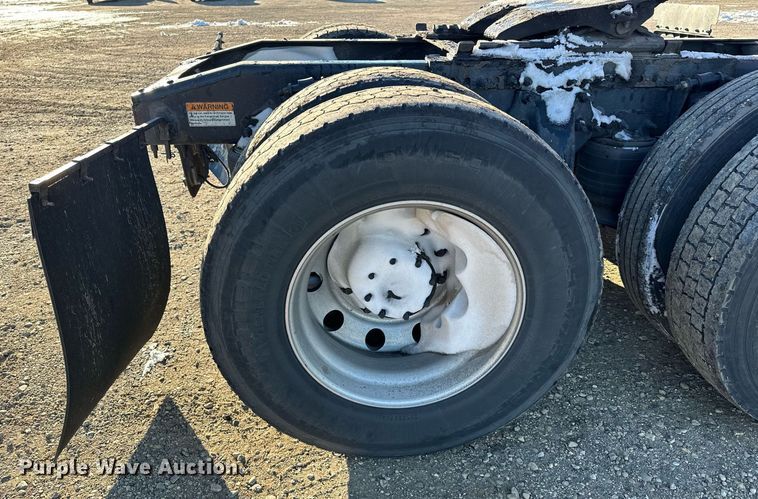 image for item LO9436 2014 Freightliner Cascadia  semi truck