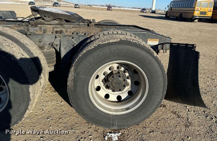 image for item LO9436 2014 Freightliner Cascadia  semi truck