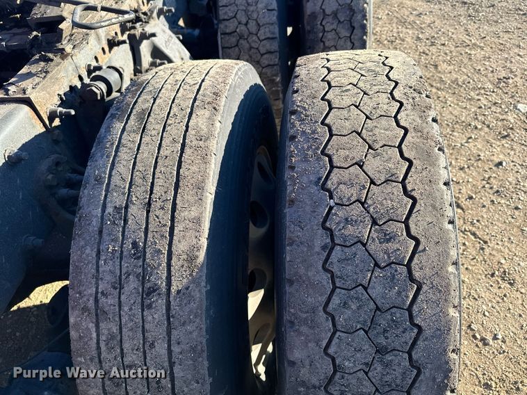 image for item LO9436 2014 Freightliner Cascadia  semi truck