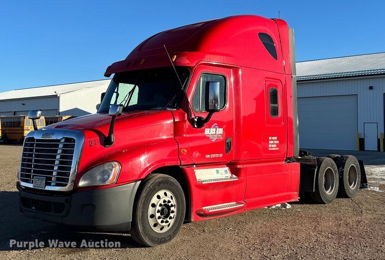 image for item LO9437 2014 Freightliner Cascadia  semi truck