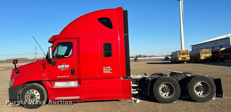 image for item LO9437 2014 Freightliner Cascadia  semi truck