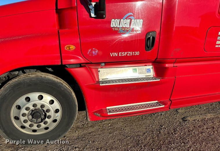 image for item LO9437 2014 Freightliner Cascadia  semi truck