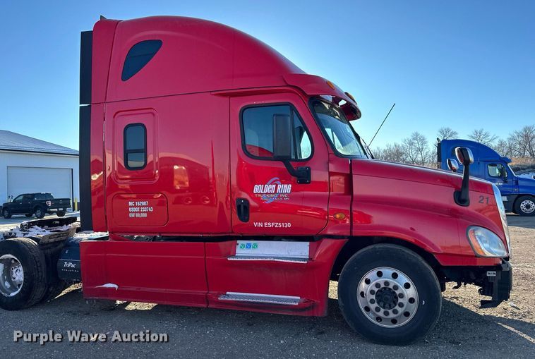 image for item LO9437 2014 Freightliner Cascadia  semi truck