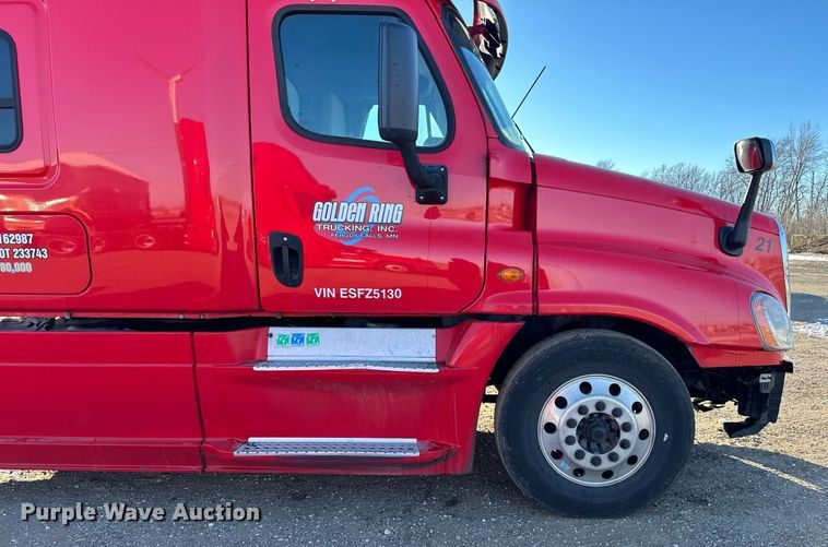 image for item LO9437 2014 Freightliner Cascadia  semi truck