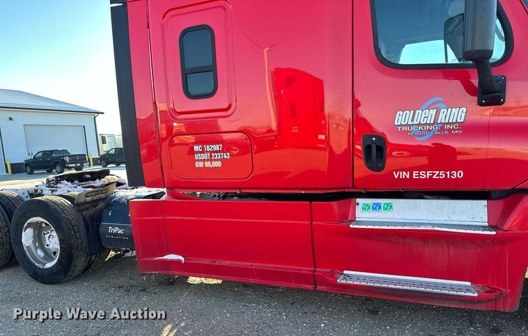 image for item LO9437 2014 Freightliner Cascadia  semi truck