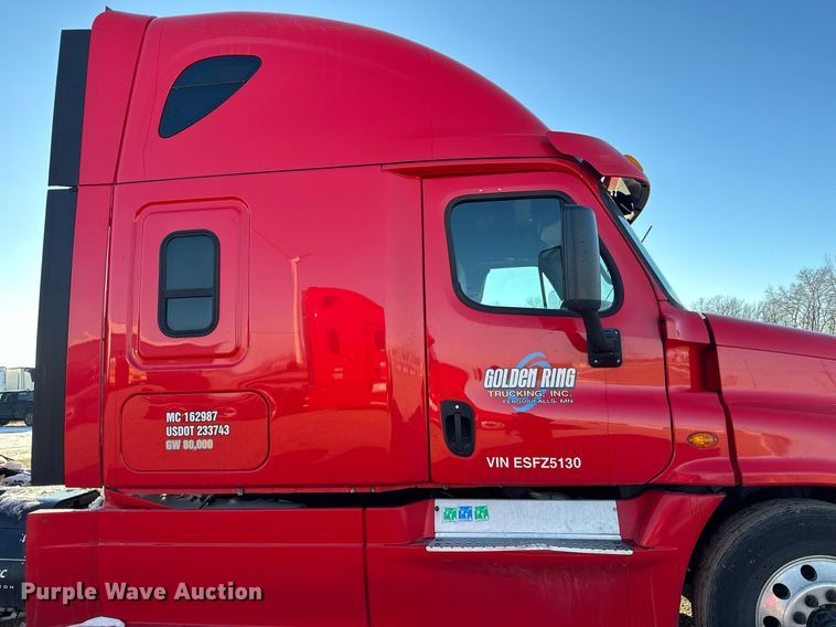 image for item LO9437 2014 Freightliner Cascadia  semi truck