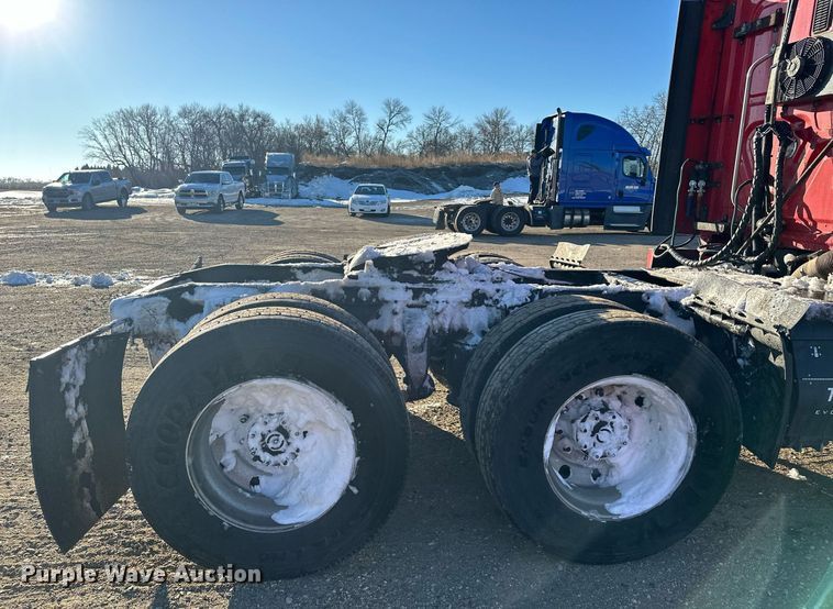 image for item LO9437 2014 Freightliner Cascadia  semi truck