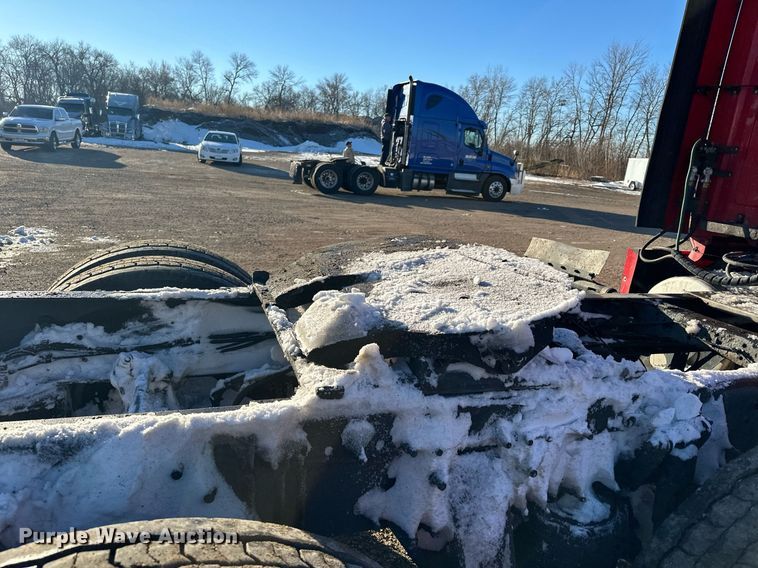 image for item LO9437 2014 Freightliner Cascadia  semi truck