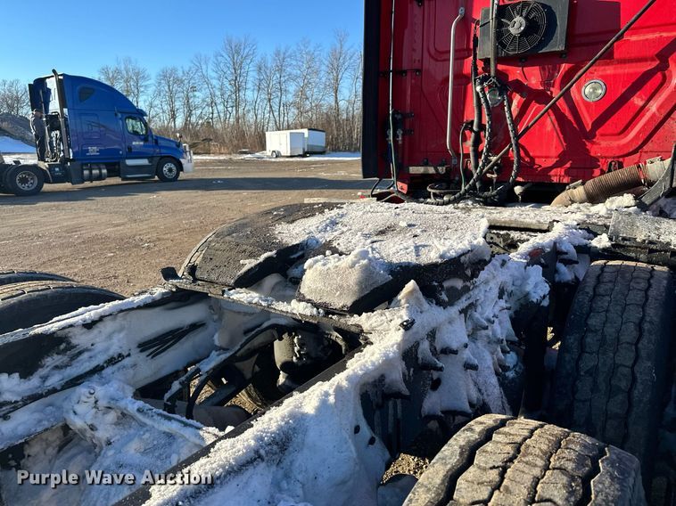 image for item LO9437 2014 Freightliner Cascadia  semi truck