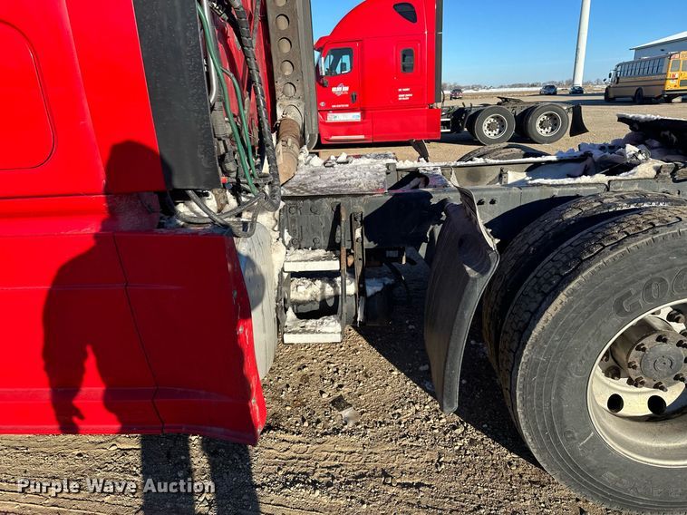 image for item LO9437 2014 Freightliner Cascadia  semi truck