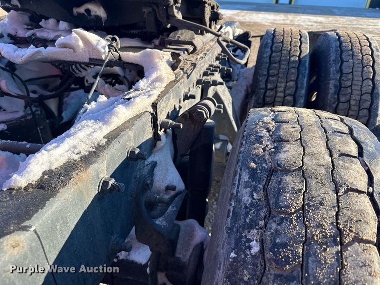 image for item LO9437 2014 Freightliner Cascadia  semi truck