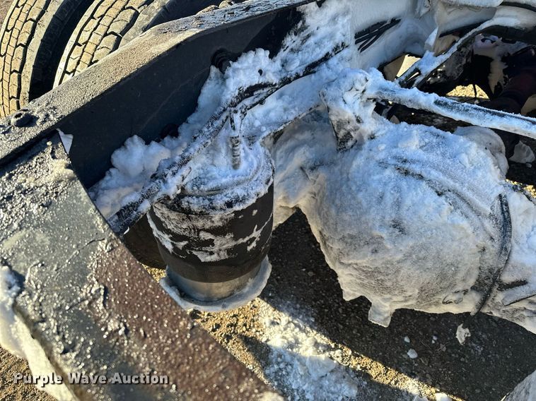 image for item LO9437 2014 Freightliner Cascadia  semi truck