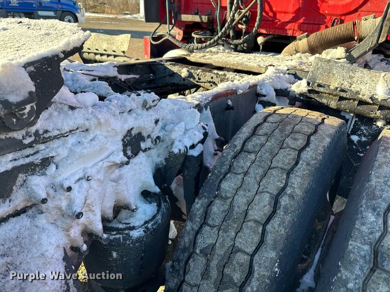 image for item LO9437 2014 Freightliner Cascadia  semi truck