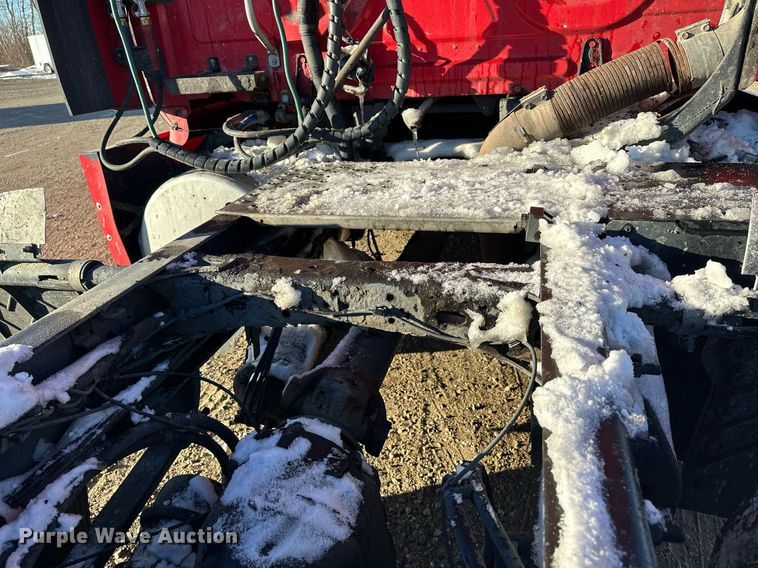 image for item LO9437 2014 Freightliner Cascadia  semi truck