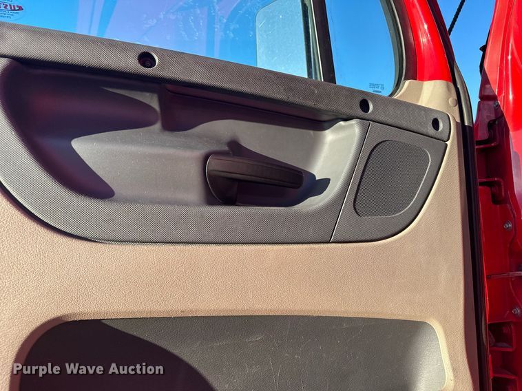 image for item LO9437 2014 Freightliner Cascadia  semi truck