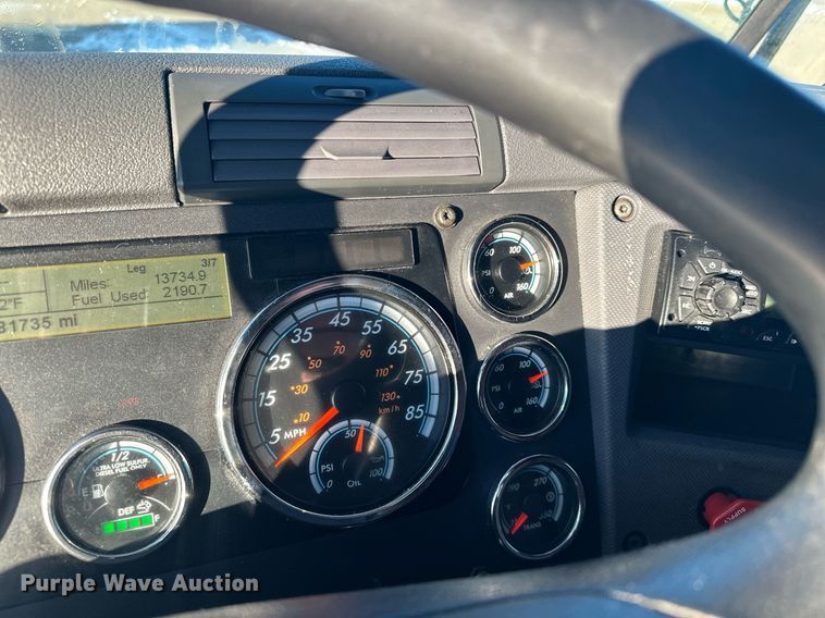 image for item LO9437 2014 Freightliner Cascadia  semi truck