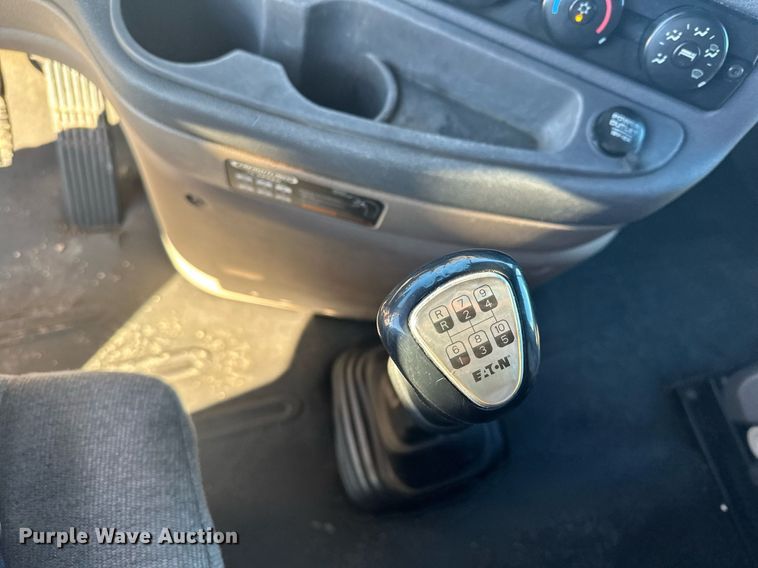 image for item LO9437 2014 Freightliner Cascadia  semi truck