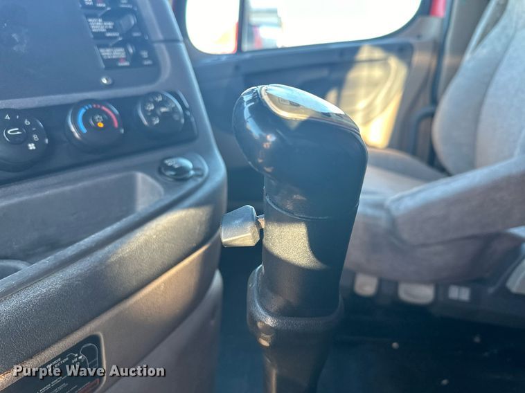 image for item LO9437 2014 Freightliner Cascadia  semi truck