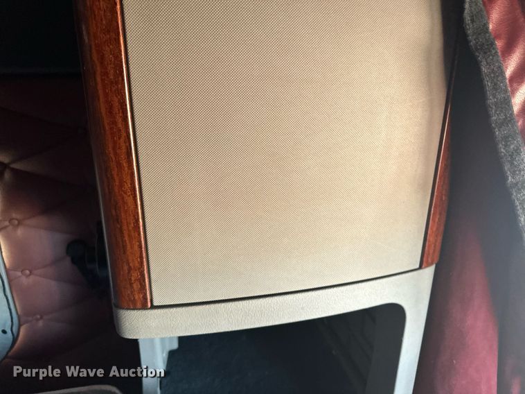 image for item LO9437 2014 Freightliner Cascadia  semi truck