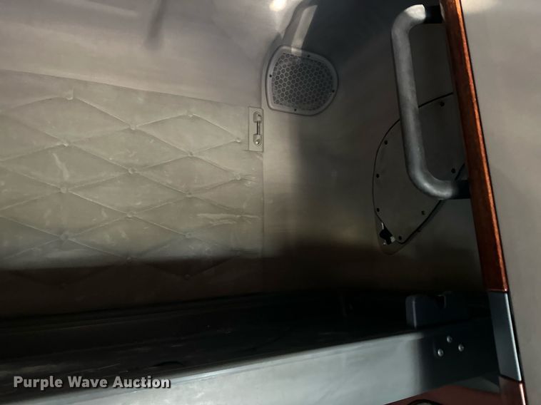 image for item LO9437 2014 Freightliner Cascadia  semi truck