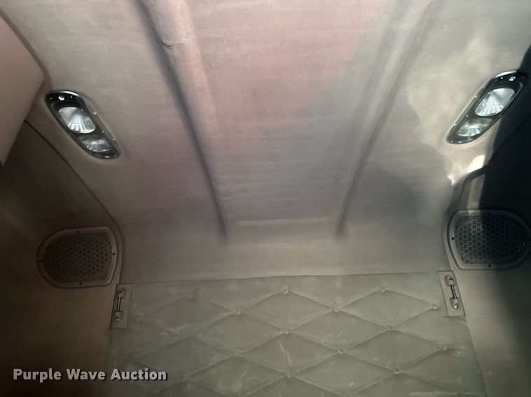 image for item LO9437 2014 Freightliner Cascadia  semi truck