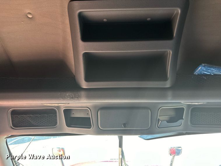 image for item LO9437 2014 Freightliner Cascadia  semi truck