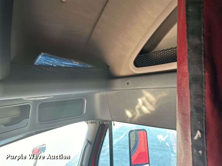 image for item LO9437 2014 Freightliner Cascadia  semi truck